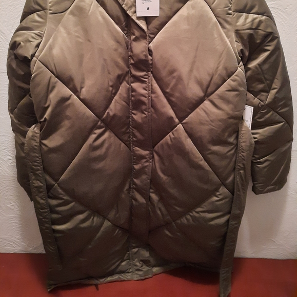 Forever 21 Puffer Jacket - Picture 7 of 8